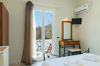 Intérieur d'une chambre double à la Villa Irini