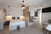 Δωμάτιο με διπλό κρεβάτι στη deluxe suite
